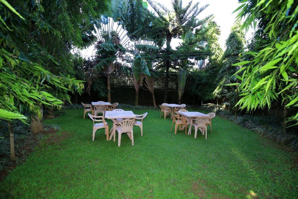 אנטבה Discovery Courts Hotel מראה חיצוני תמונה