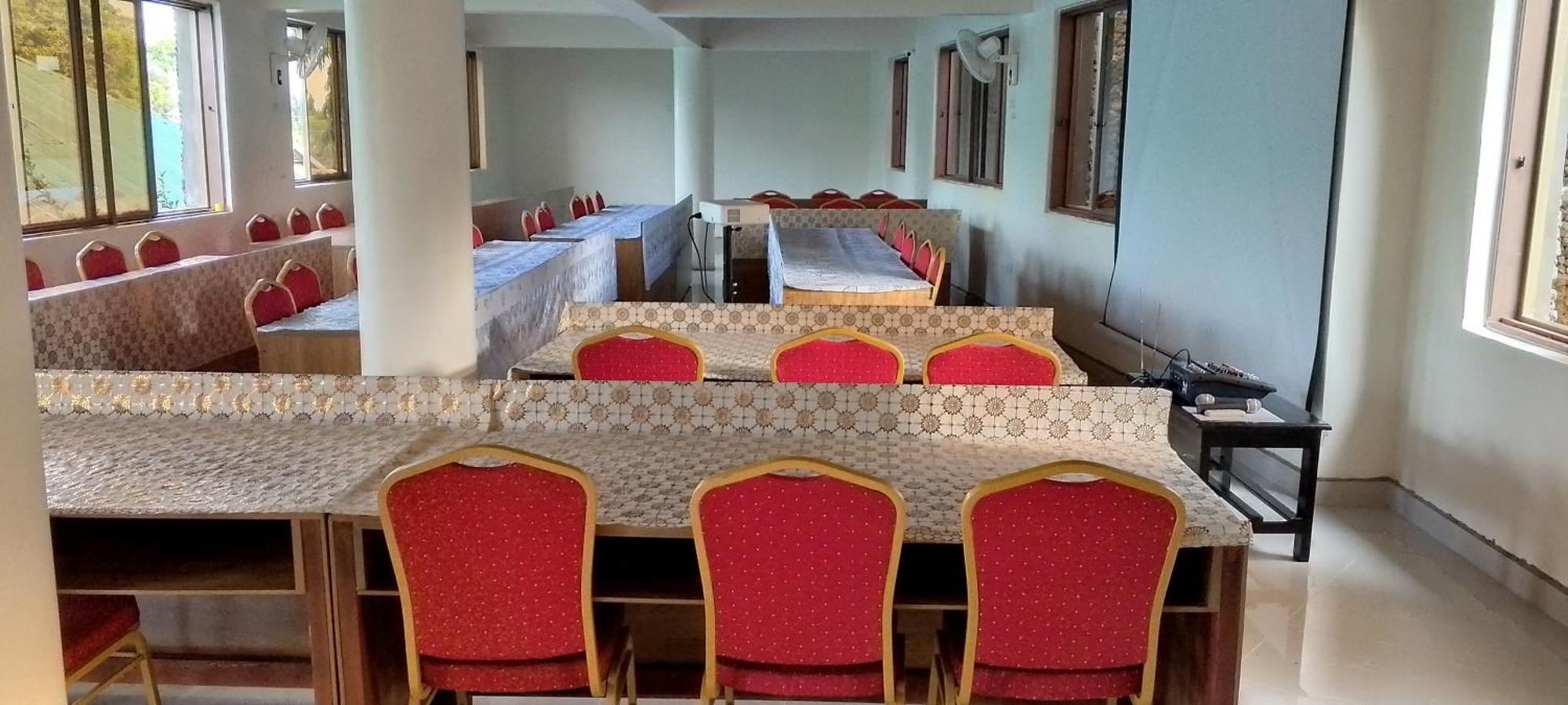 אנטבה Discovery Courts Hotel מראה חיצוני תמונה